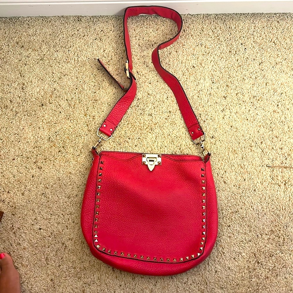 VALENTINO GARAVANI 
Pebbled Calfskin Mini Rockstud Flip-Lock Messenger Bag